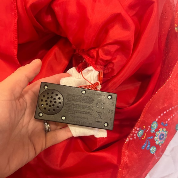 Elena of Avalor singing and light up dress - Picture 9 of 11